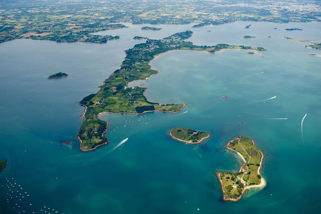 vue en drone du l' île-aux-moines - 2